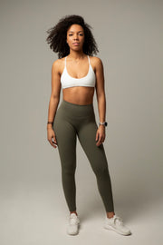 Ganzkörperansicht aniri SculptAir Clean Bra in Ivory mit Khaki Legging