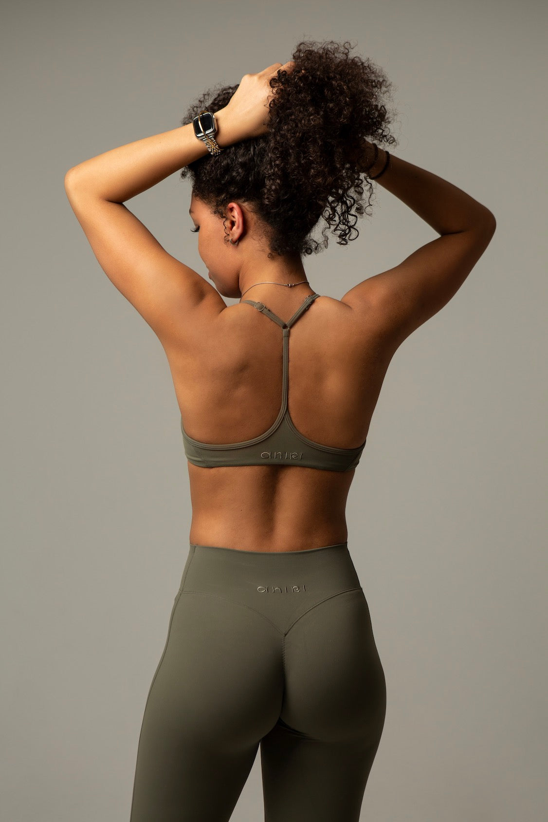 Rückenansicht aniri SculptAir Clean Bra in Khaki mit Logo-Detail