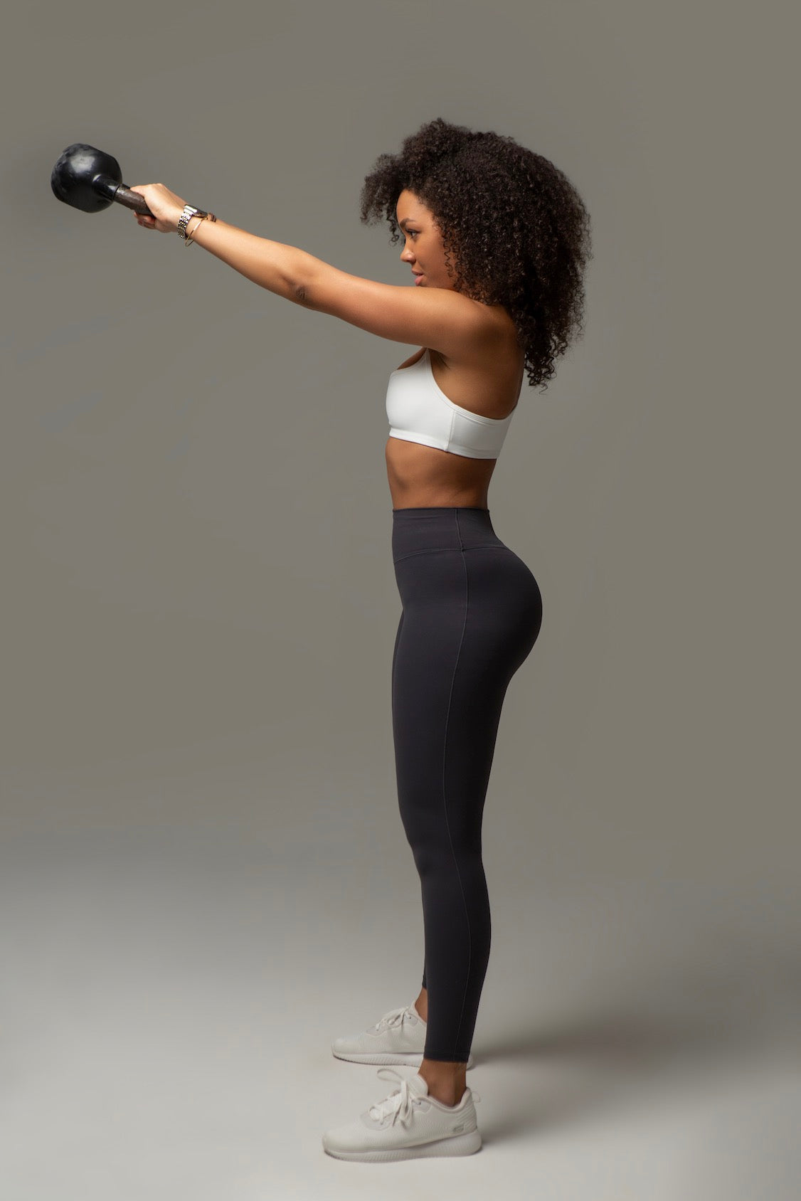 Seitliche Ansicht aniri SculptAir Leggings in Grau mit Kettlebell