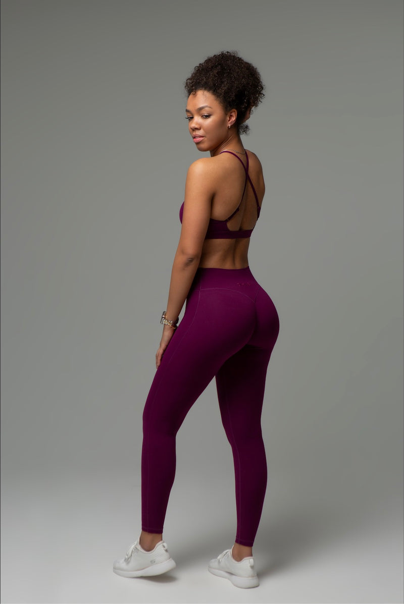 Rückansicht Model im aniri SculptAir Set in Magenta