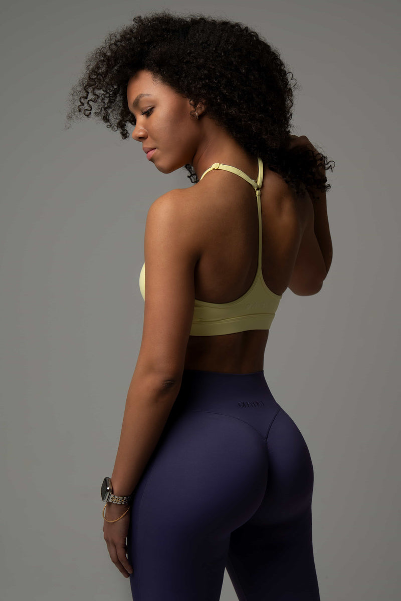 SculptAir One-Shoulder Bra Gelb – schräg von hinten