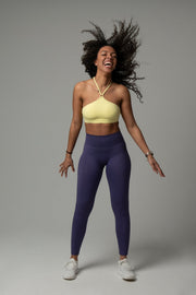 SculptAir Silk Leggings Amethyst – Seitenansicht mit hoher Taille