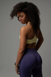 SculptAir Silk Leggings Amethyst – schräg von hinten